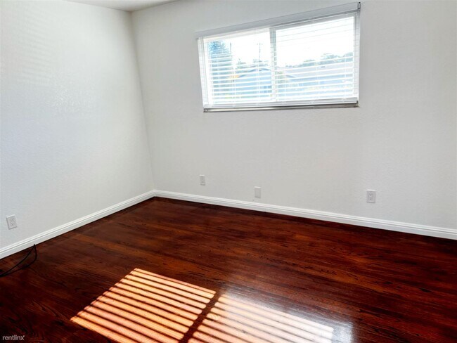 Building Photo - 4 br, 2 bath House - 2115 Cypress Avenue