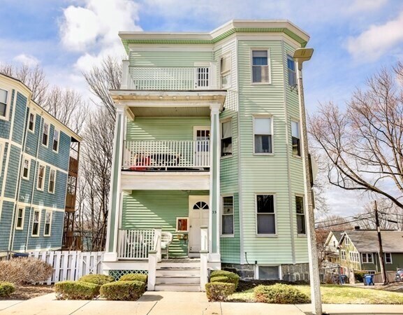Primary Photo - 33 Wachusett St