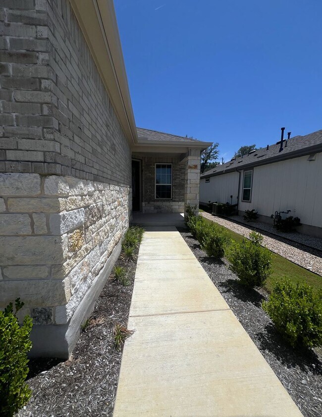 Foto del edificio - 700 Livewater Ln