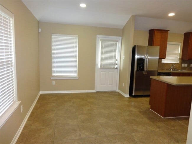 Building Photo - 5318 Rio Dr