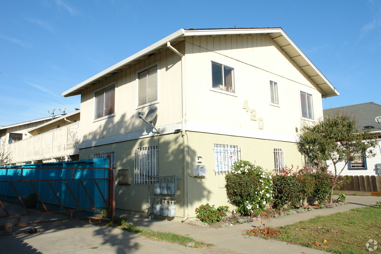 Building Photo - 420 Front St