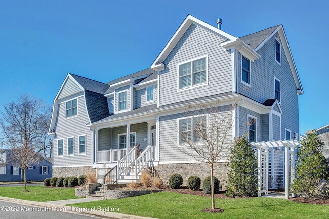Building Photo - 374 Holly Ave