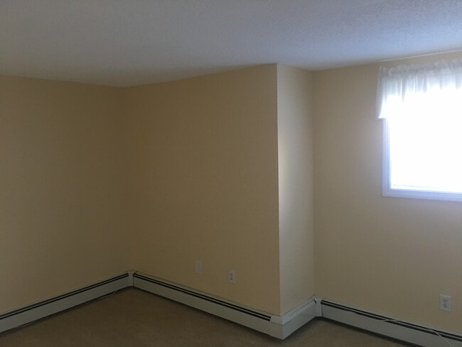 Building Photo - 5 Birchwood Pointe