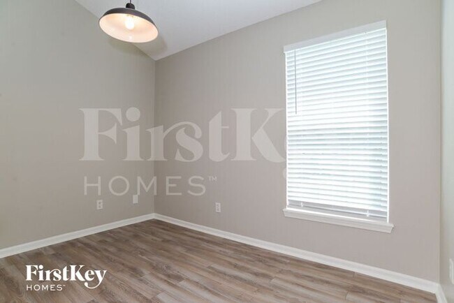 Foto del edificio - 11035 N McKinley Ave