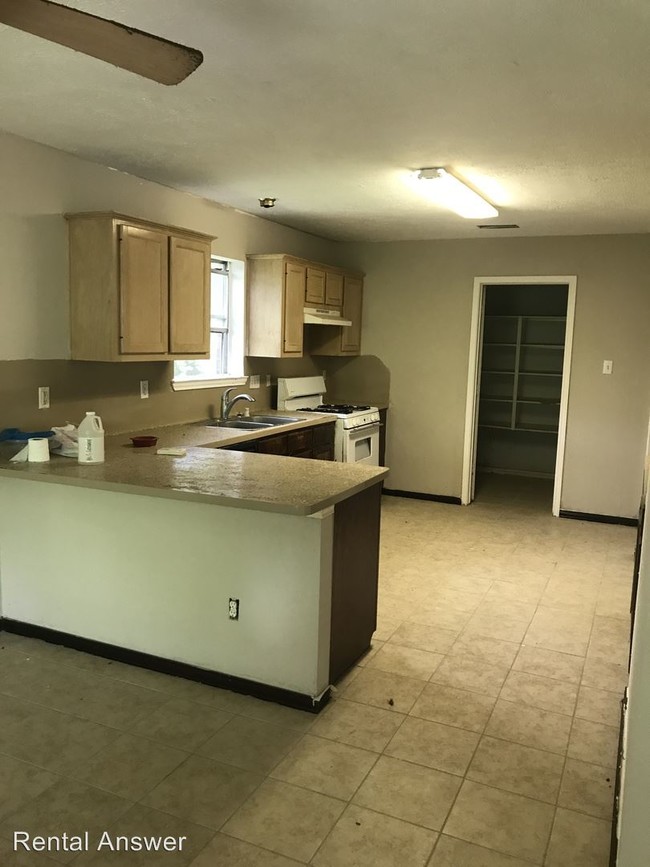 Building Photo - 10843 Glenora Dr