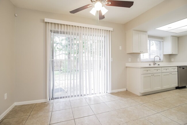 Building Photo - 9556 Brimton Dr