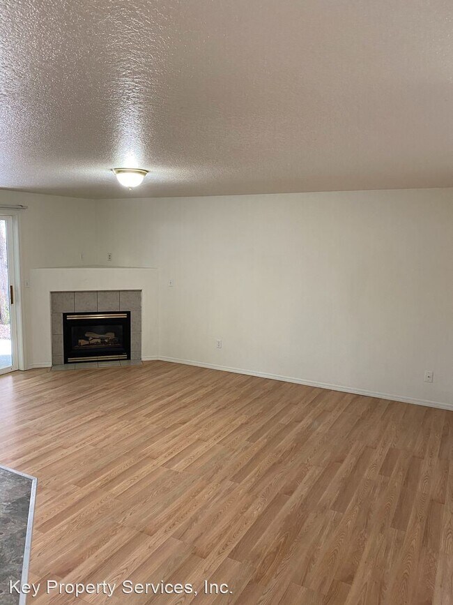 Building Photo - 4 br, 2.5 bath House - 17610 SE 16TH ST