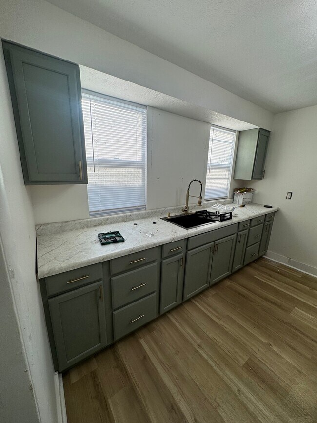 Foto del edificio - 5124 Evans St