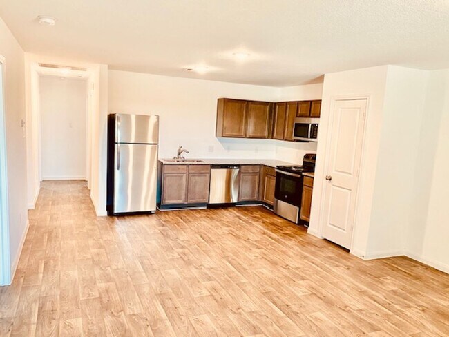 Foto del edificio - Beautiful Brand New 3 bedroom 2 bath lease...