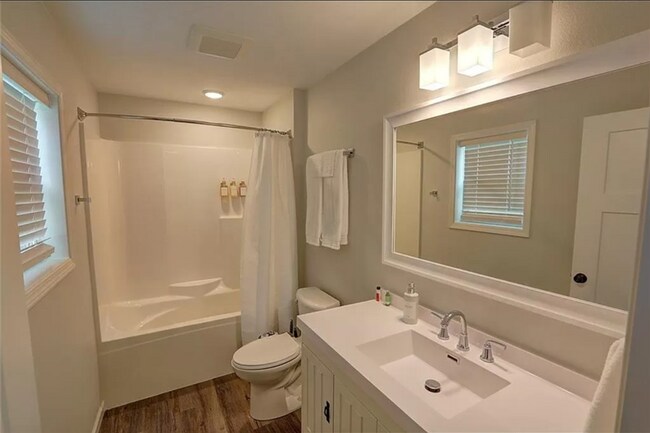 Foto del edificio - 10008 Aspen Ln