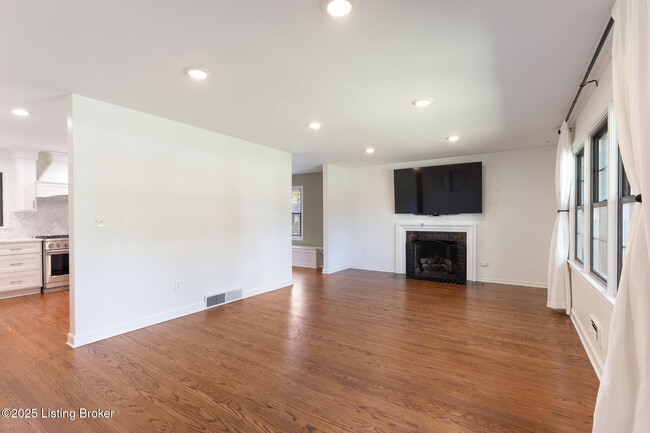 Building Photo - 810 Beechwood Rd
