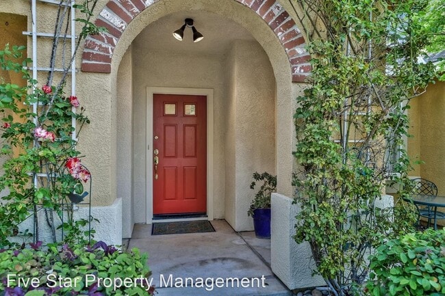 Building Photo - 4 br, 2.5 bath House - 1909 History Way