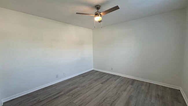 Building Photo - Beautifully Renovated 3-Bed, 2-Bath Townhome