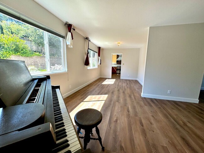 Foto del edificio - 1956 Parrott Dr