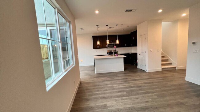 Building Photo - 616 Whisper Ln