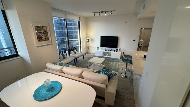 Foto del edificio - 999 SW 1st Ave