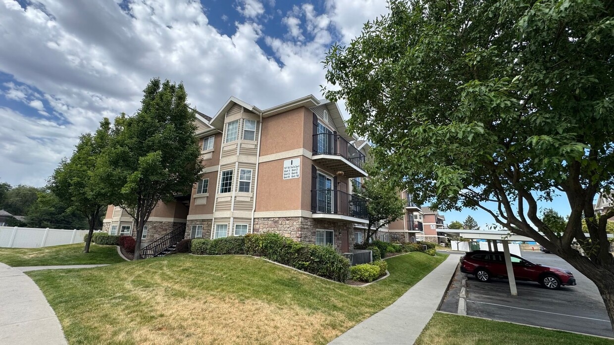 Primary Photo - 1617 W Treille Ct