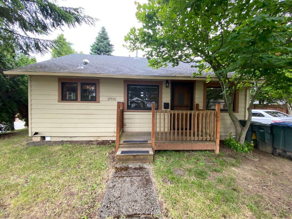 Primary Photo - 3-bedroom Home with Large Fenced Yard - Wa...