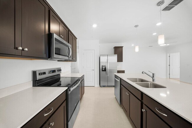 Foto del edificio - Newly constructed property offers four spacious bedrooms, two full bath in Lehigh Acres