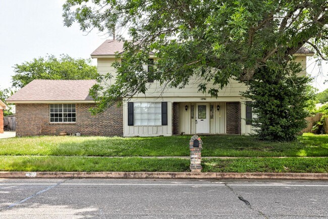 Foto del edificio - Spacious and Stylish Home Just Minutes fro...