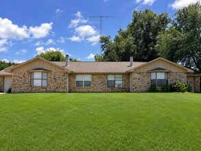 Building Photo - 885 CR 149