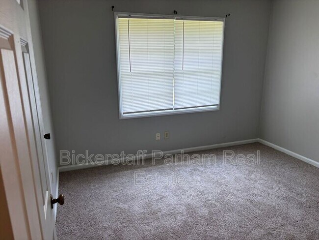 Foto del edificio - 6270 Stoneway Dr
