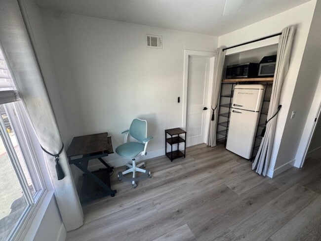 Building Photo - 1379 Serena Cir