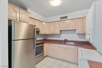 Building Photo - 350 E Desert Inn Rd