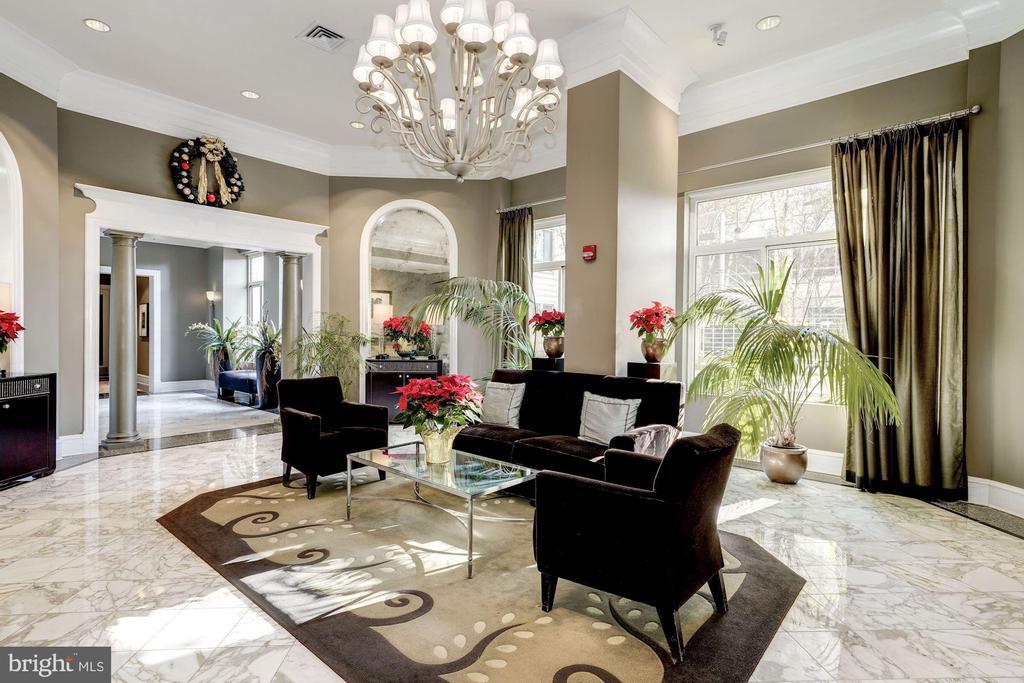 Foto principal - 851 N Glebe Rd