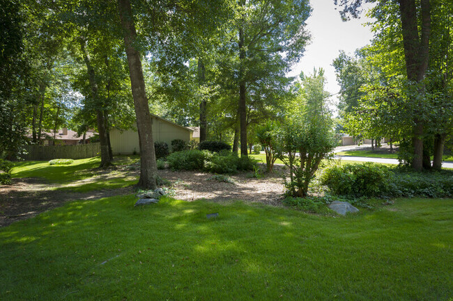 Building Photo - 4300 Bridgecrest Dr