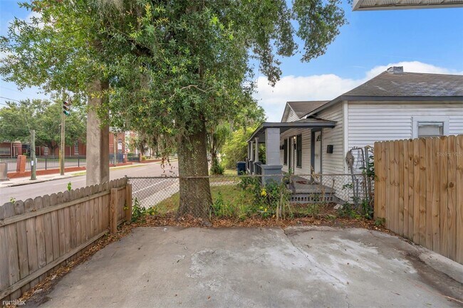 Foto del edificio - 3 br, 2 bath House - 2932 N Tampa Street