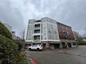 Building Photo - 1730 S Harbor Way