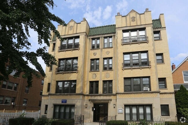 Building Photo - 4740 N Hermitage Ave