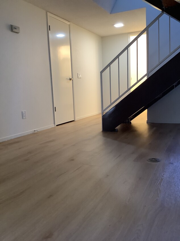 Primary Photo - 1213 Riverside Dr