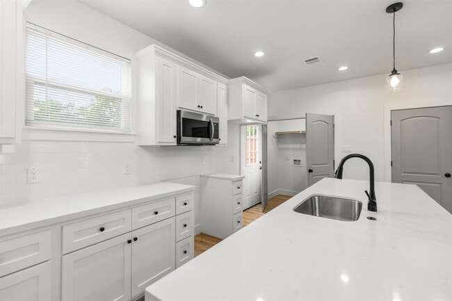 Building Photo - 13465 Redrock St