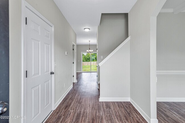 Building Photo - 212 Purple Martin Dr
