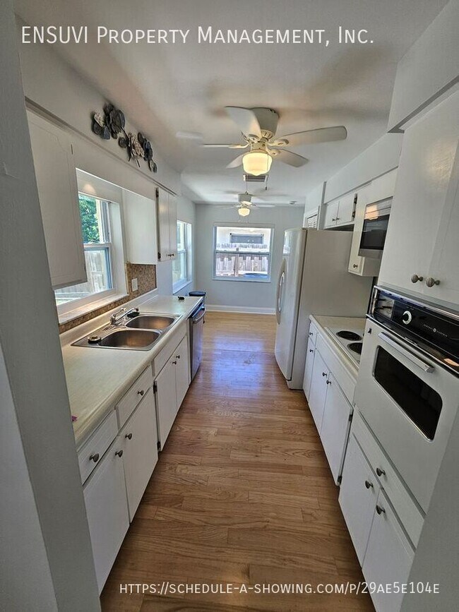 Building Photo - 2445 Indigo Dr
