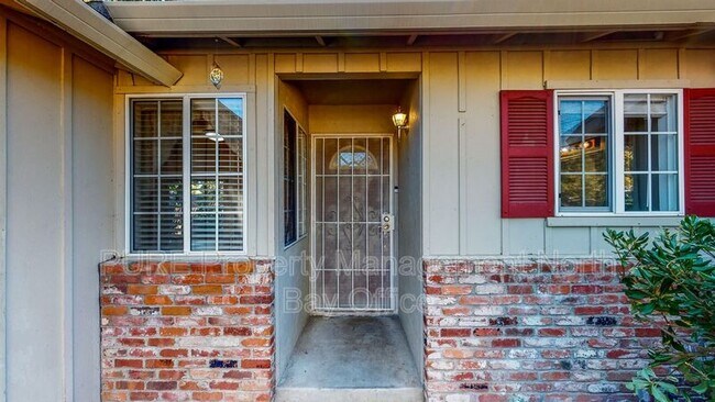 Building Photo - 507 Antonio St