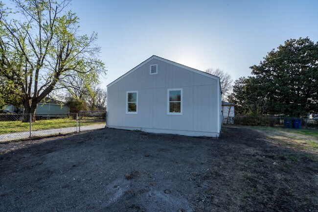 Building Photo - Newly Remodeled Tulsa Home, Available Now!