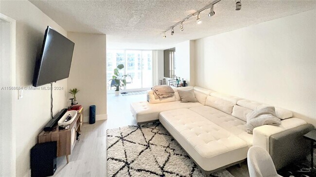 Foto del edificio - 1717 N Bayshore Dr