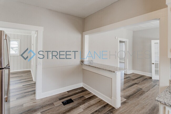 Building Photo - SIGN LEASE BY 2/28 AND GET $250 OFF FIRST ...