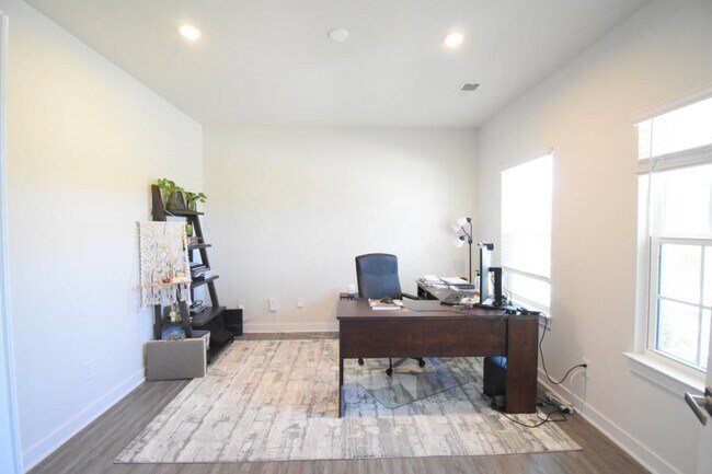 Building Photo - 7200 Eagles Nest Ln