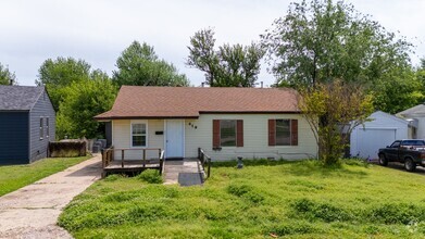 Building Photo - 419 E Jarman Dr