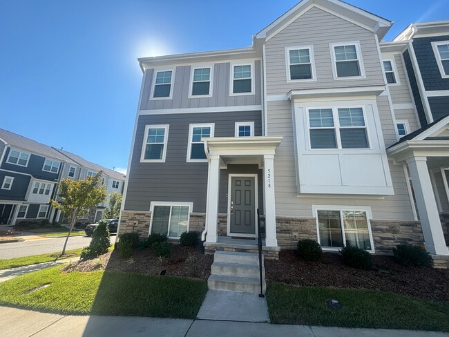 Building Photo - Room in Townhome on Invention Wy