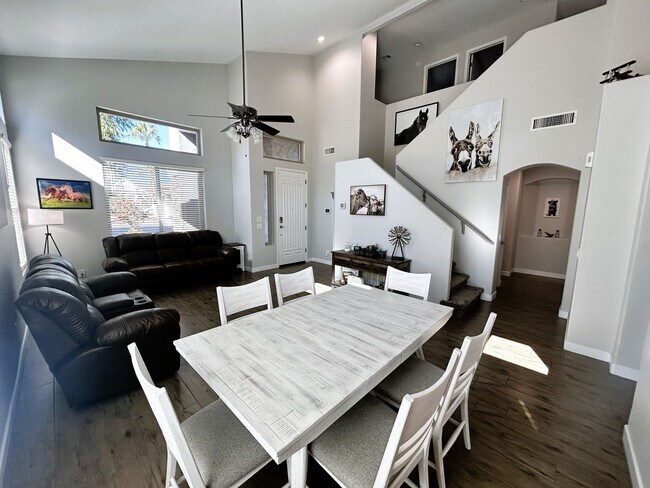 Foto del edificio - Beautiful fully furnished 4-bedroom, 2.5-bath home located near downtown Gilbert!