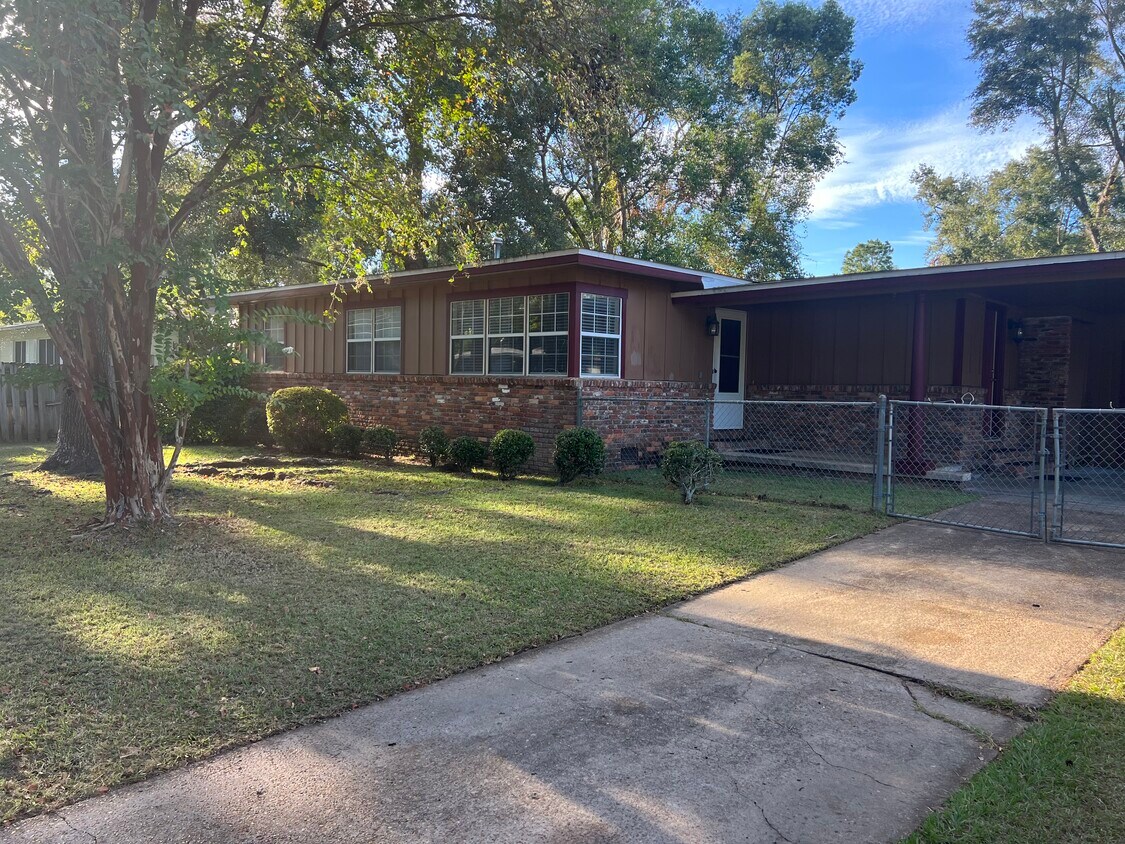 Primary Photo - 930 Cochran Dr
