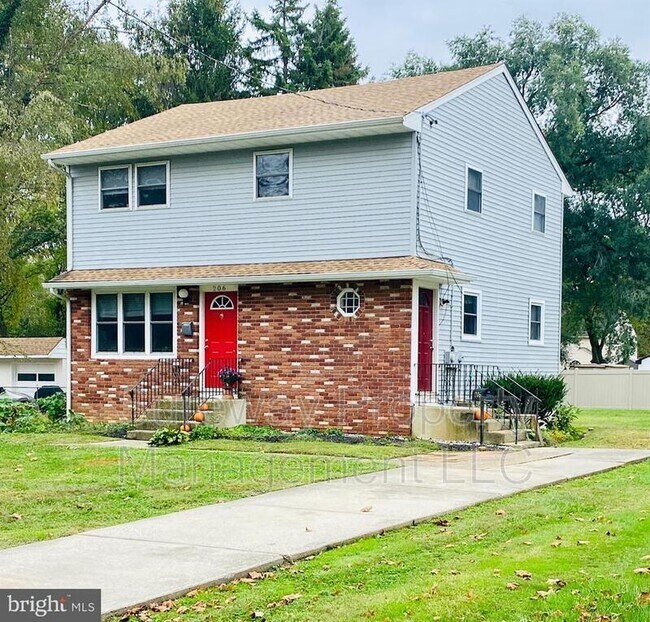 Building Photo - 206 5th Ave