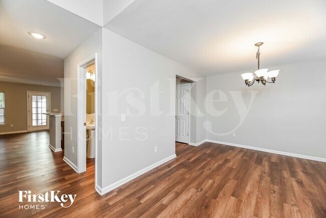Foto del edificio - 329 Deep River Rd