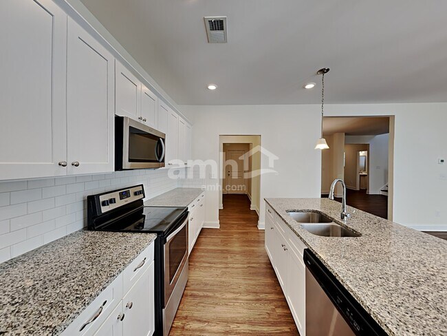 Building Photo - 513 Oscar Way