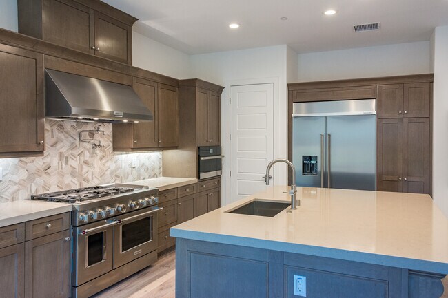 Foto del edificio - 20707 Bluebird Ct